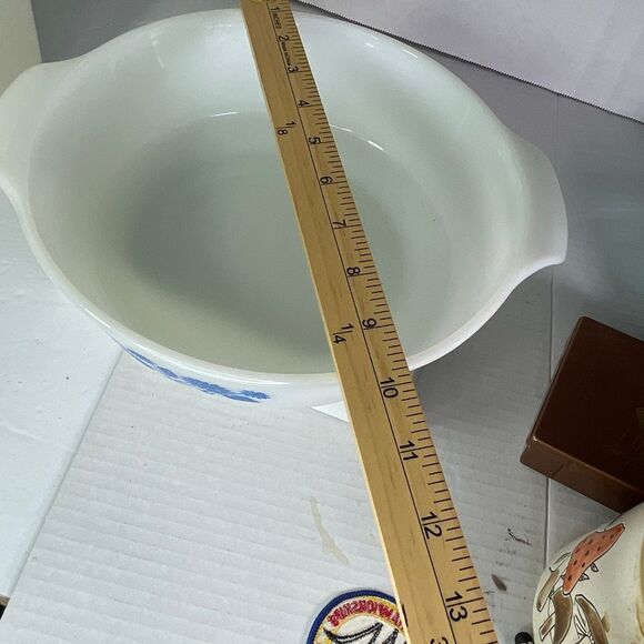 Vintage Fire-King Anchor Hocking round 2Qt casserole dish blue floral design - Picture 2 of 5